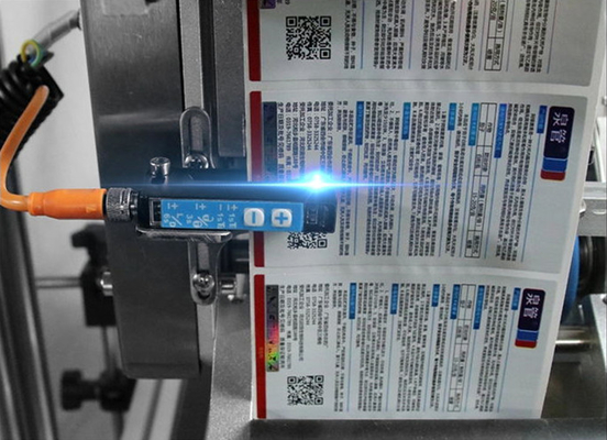 Tek Taraflı Etiketleme Makinesi Deterjan Otomatik Kutu Paketleme Makinesi Kendinden Yapışkanlı Etiket