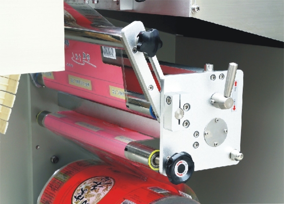Döner Otomatik Yatay Akış Paketleme Makinesi Kurabiye 250mm Filmi Aşağı Çekerek